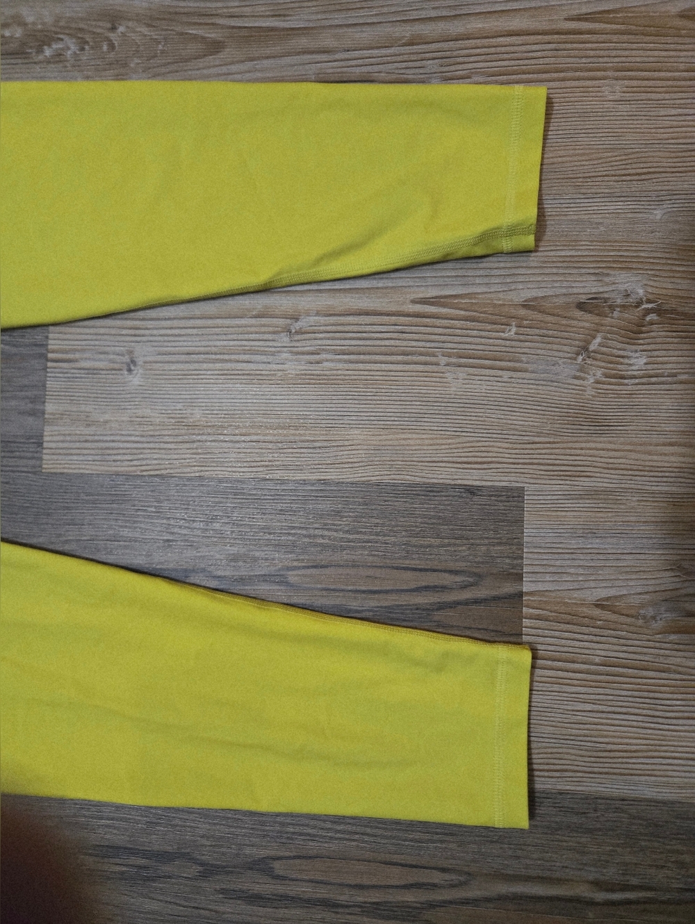 Old Navy Active Bright Lime Workout Leggings - Picture 2 of 16